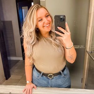 Meet your Posher, Joelle